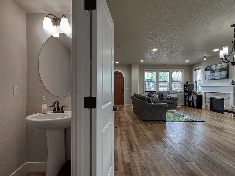206 SW Marsuda Ter — Photo 9