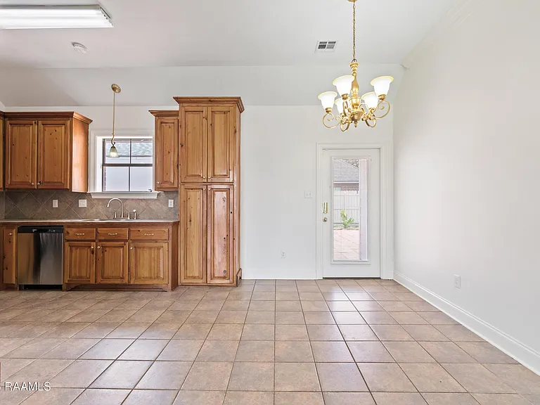206 Oak Hill Ln — Photo 5