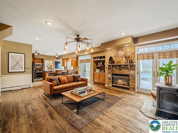 4th image of 126 Devonshire Dr