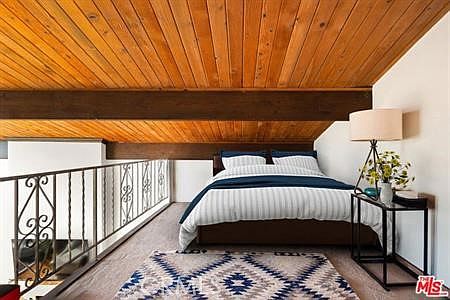 5th image of 31 Spinnaker St APT 15
