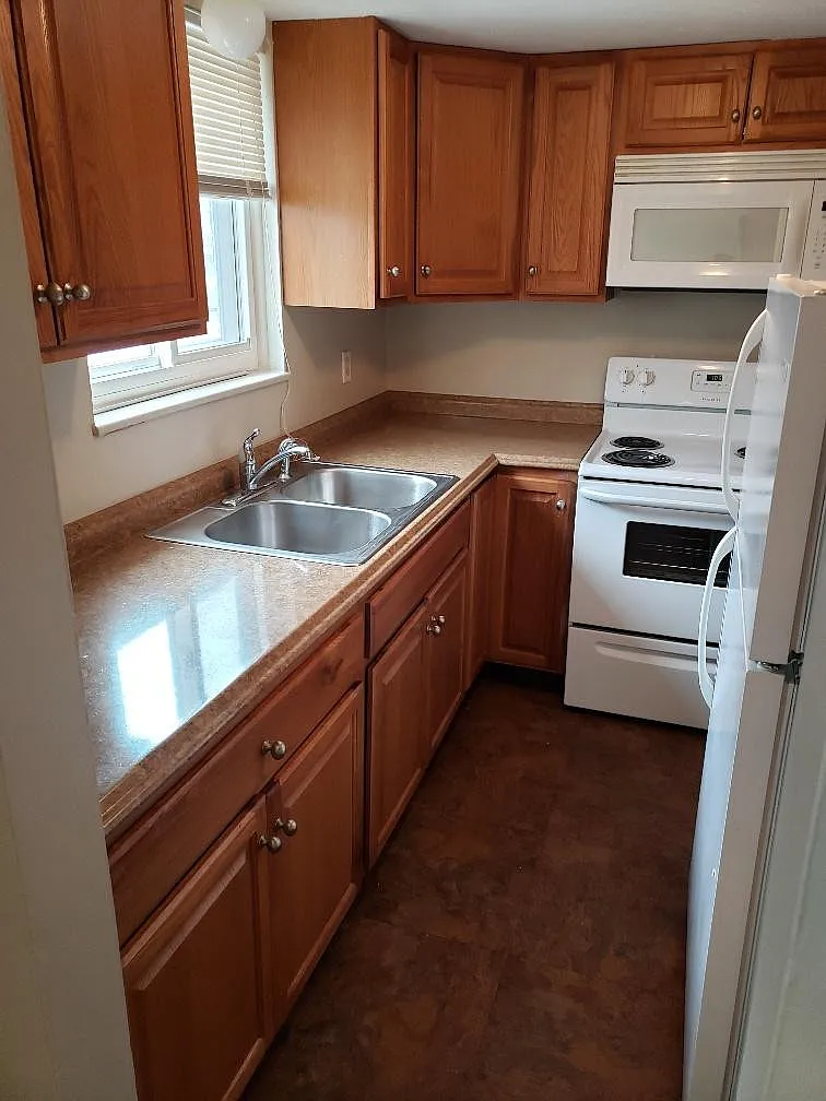 Riverside Court Apartments — Photo 3