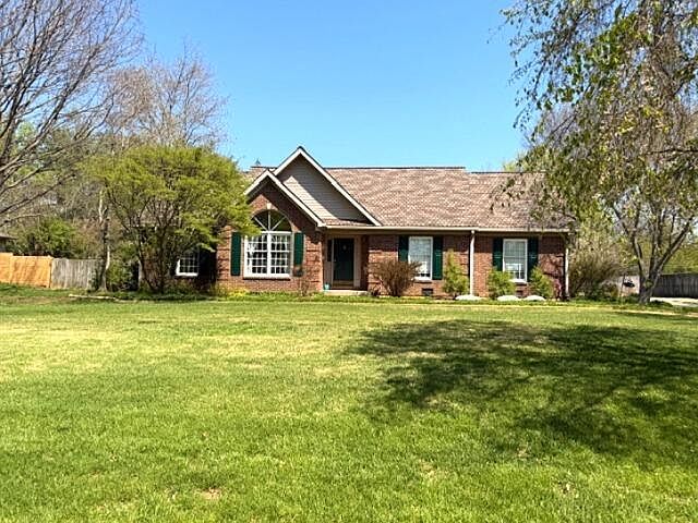 1st image of 924 Walnut Rd