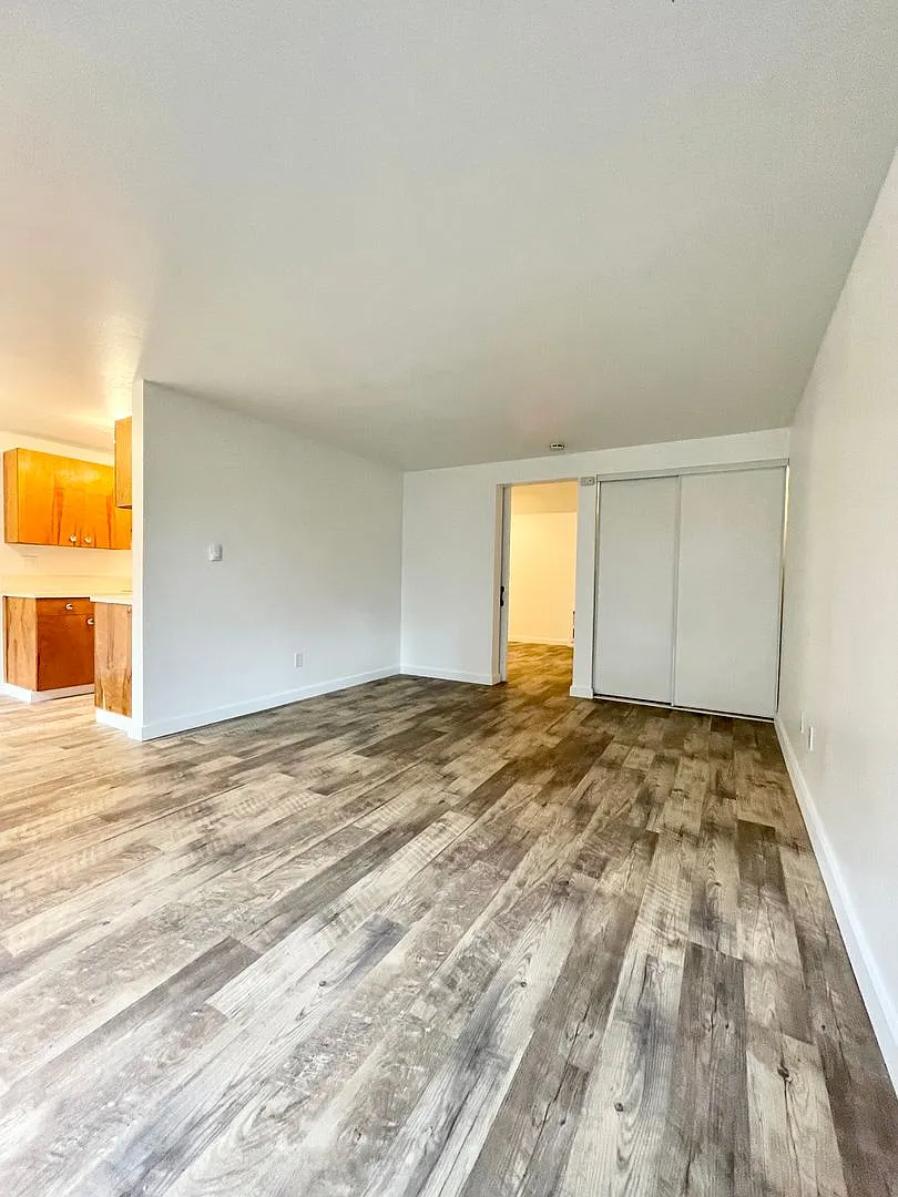 John Henry Apartments — Photo 4