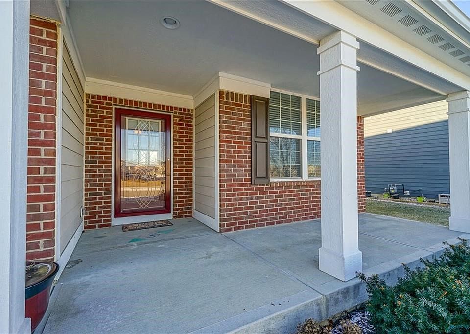 Front Porch to enjoy your morning coffee/tea or evening Wine!