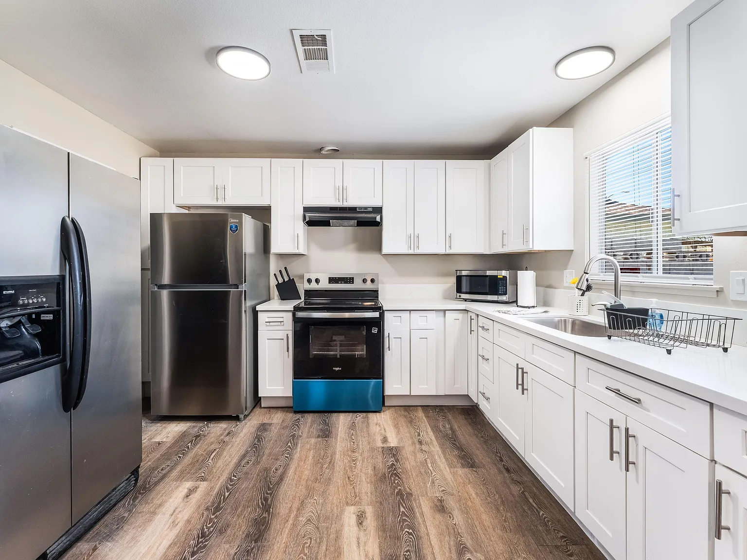 4 bed, 2.5 bath, 1519 sqft, $900 — Photo 2