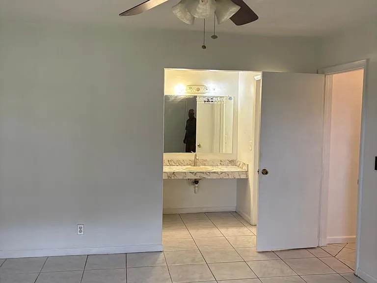 2801 Albatross Rd — Photo 8