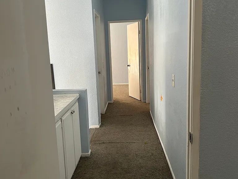 1460 Portrait St — Photo 2