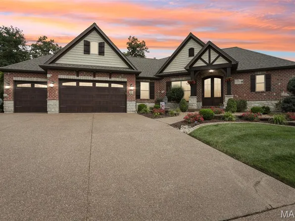 424 Cottage Grove Dr, Wentzville, MO 63385