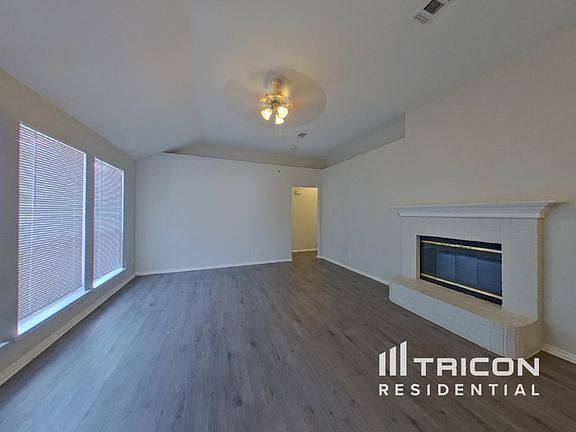 3rd image of 6910 Meadow Bend Dr