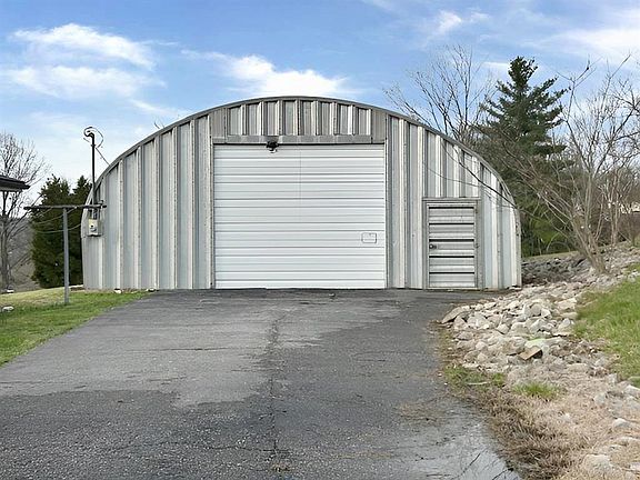 5th image of 7737 Tucker Rd