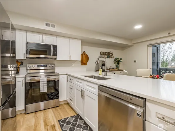 3939 10th Street SE #B4, Puyallup, WA 98374
