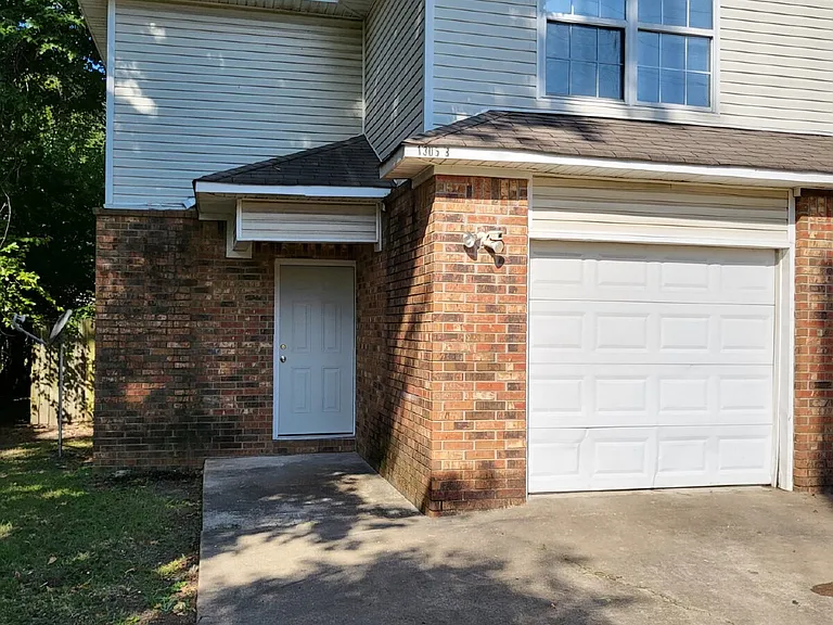 1305 Loberg Ln #B — Photo 3