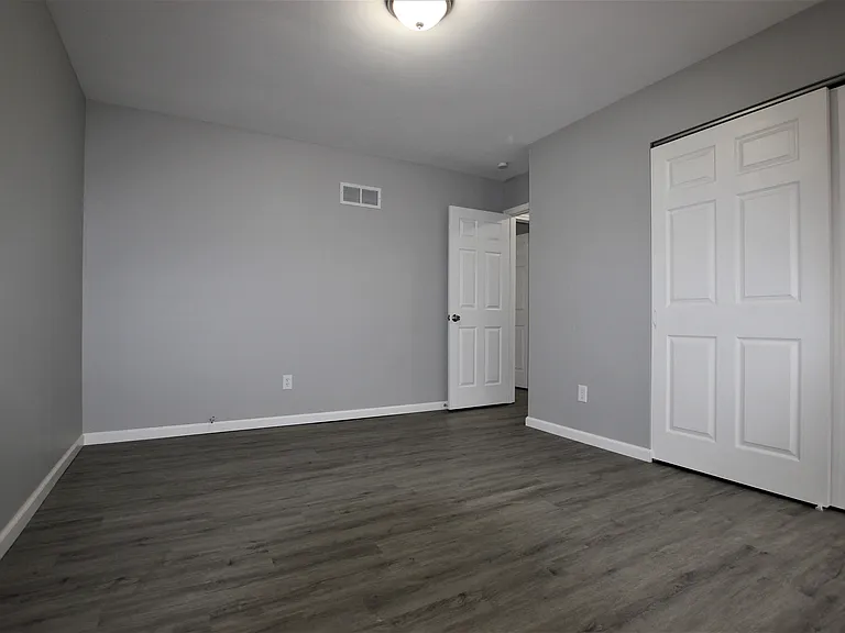 195 N Service Rd #C — Photo 10