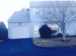 10 Aylesbury Cir, Madison, CT 06443