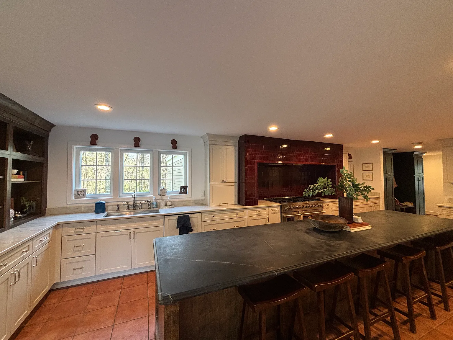 4 bed, 2.5 bath, 3800 sqft, $3,500 — Photo 2
