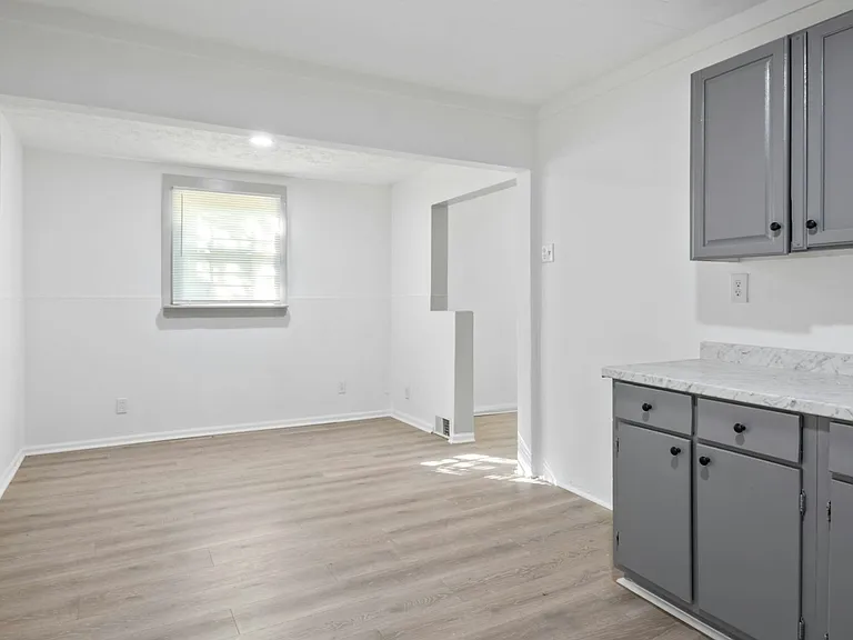 2069 W 81st St — Photo 12