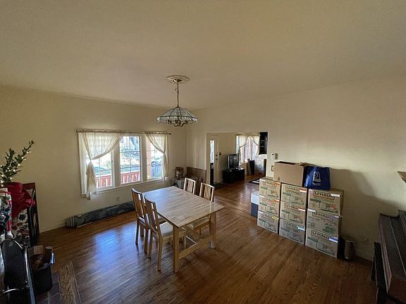 Dining Rm before prior tenants left