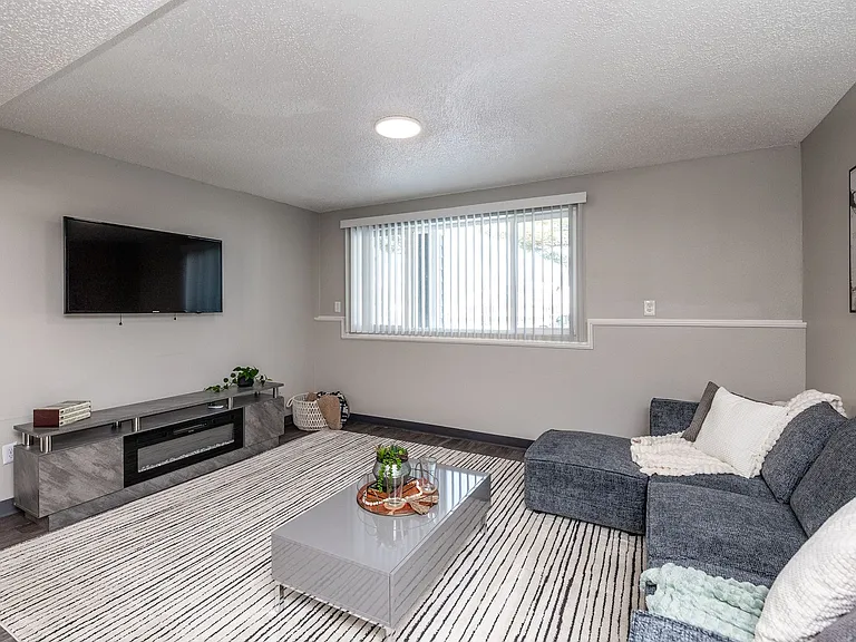 FREE 2nd Month's Rent When You Apply Within 24 Hours of Your Tour at Weston Park Apartments! — Photo 24