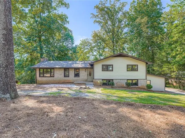 5733 Crestview Dr, Acworth, GA 30102