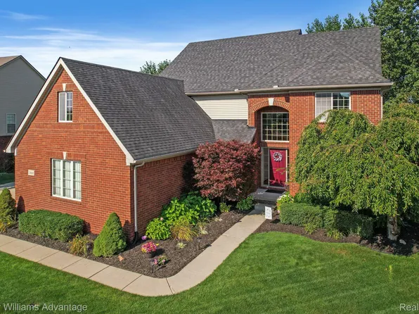 24601 Brompton Way, South Lyon, MI 48178
