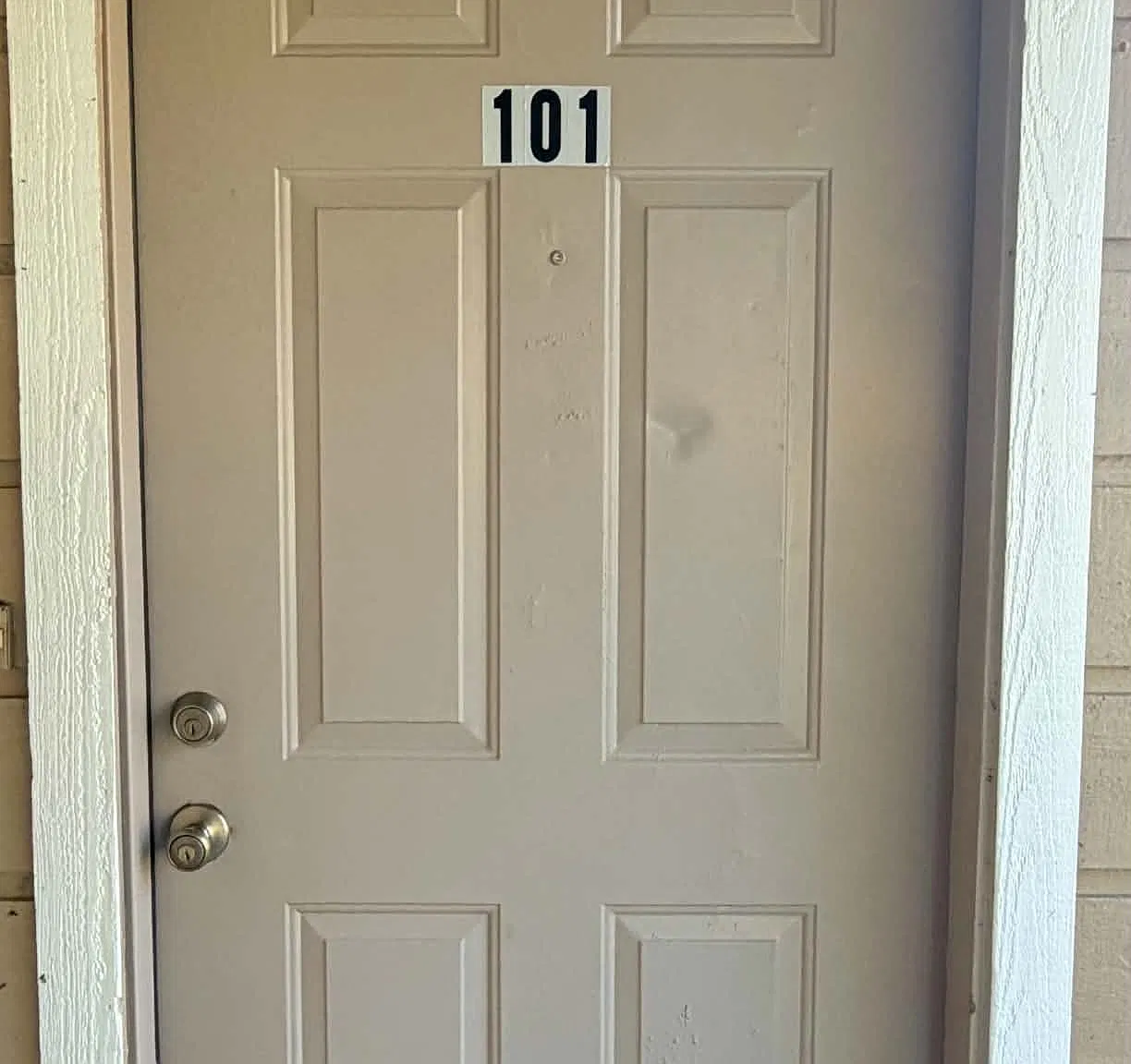 2 bed, 900 sqft, $1,050 — Photo 1