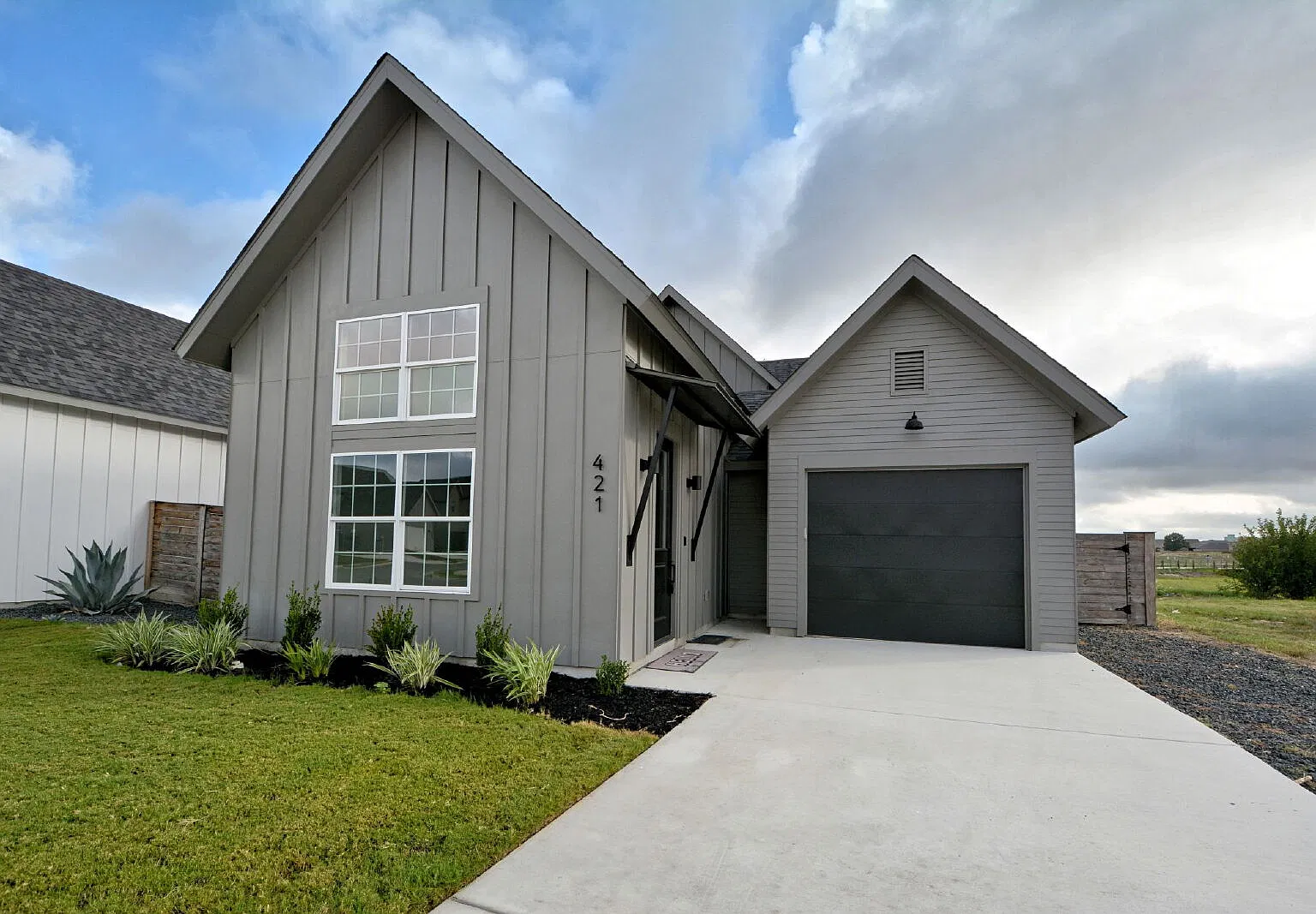3 bed, 2.5 bath, 1903 sqft, $2,375 — Photo 1
