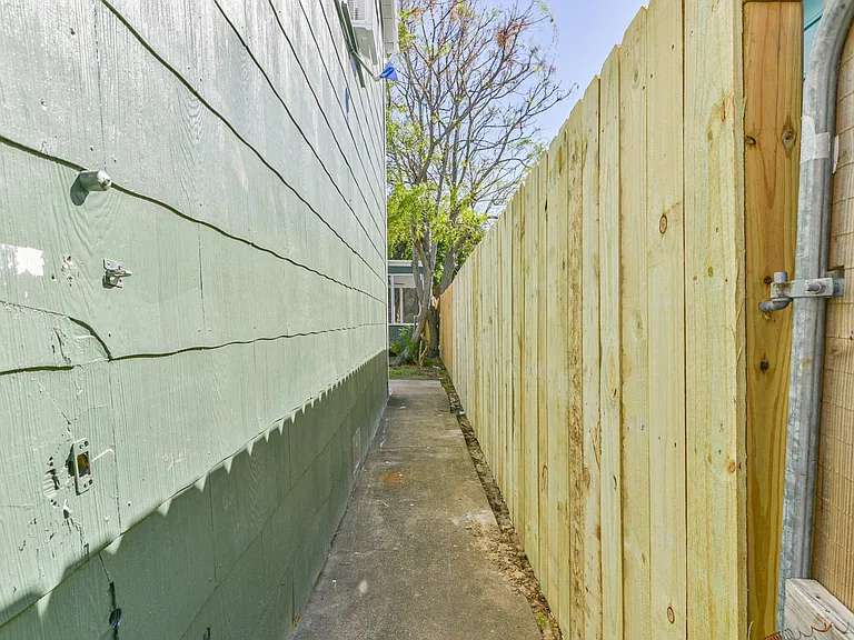 4518 Avenue P — Photo 26