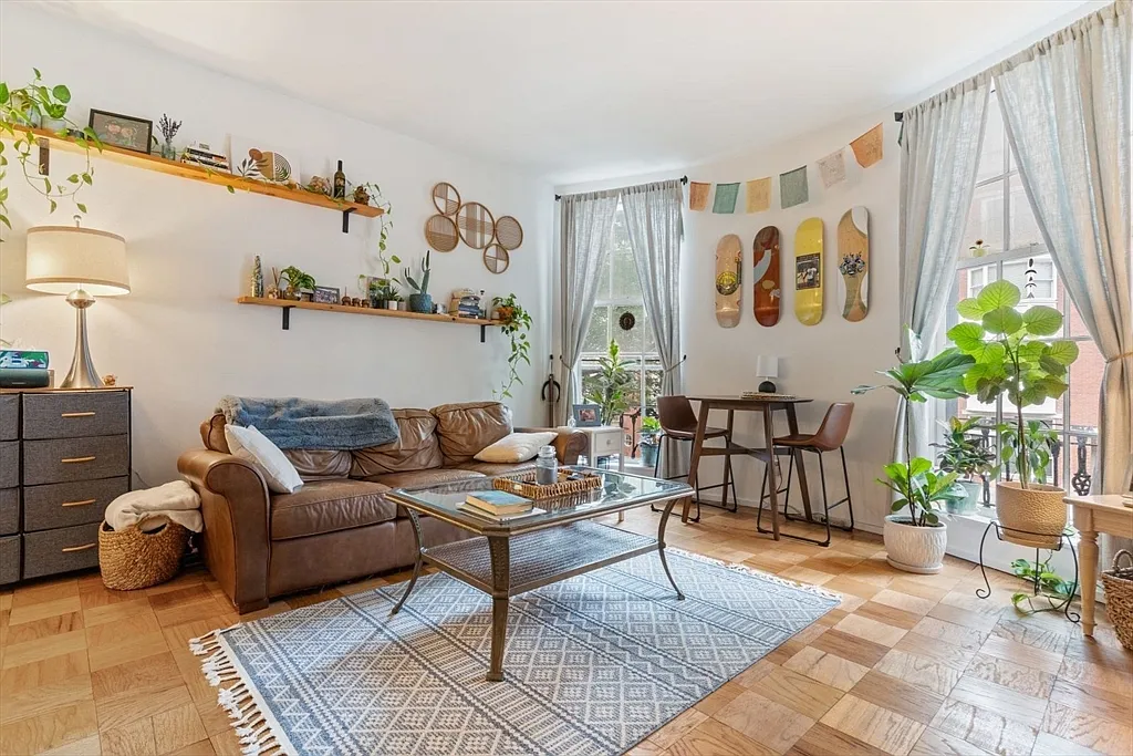 1 bed, 1.0 bath, 619 sqft, $3,350 — Photo 2