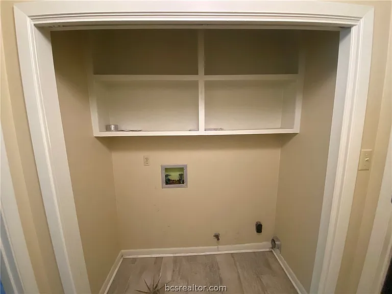 1202 Holleman Dr — Photo 10