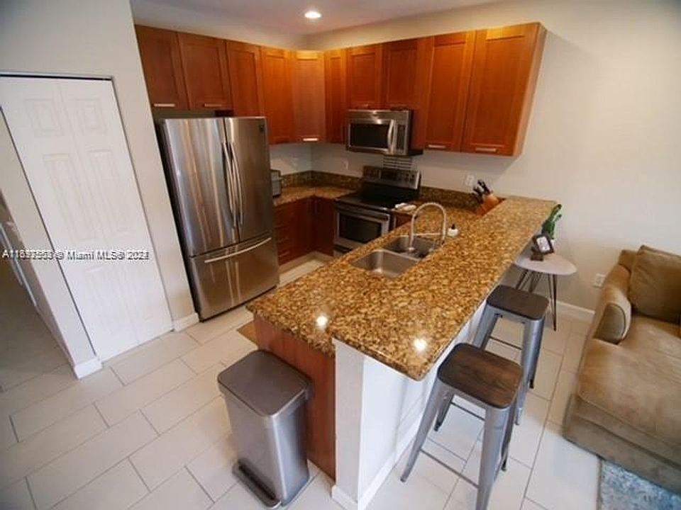 1st image of 710 SW 4th Ave #710