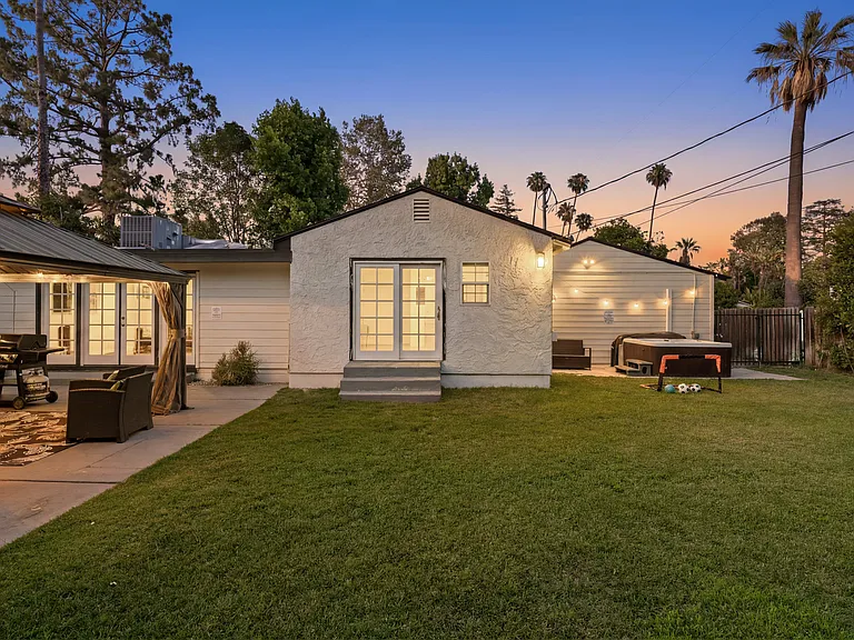 5835 Hillview Park Ave — Photo 54