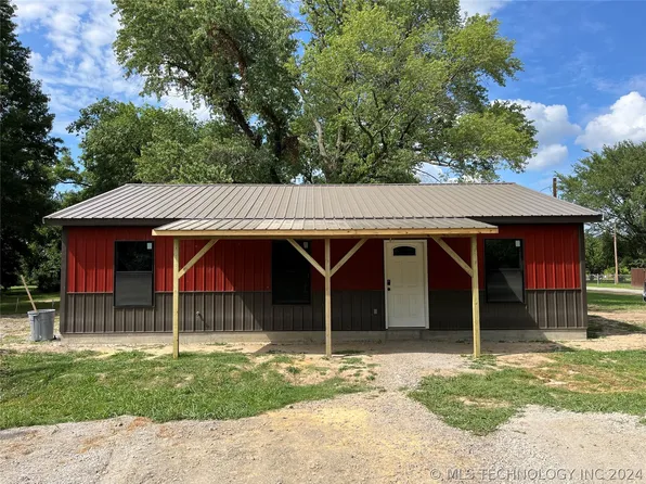 304 NE 2nd St, Adair, OK 74330
