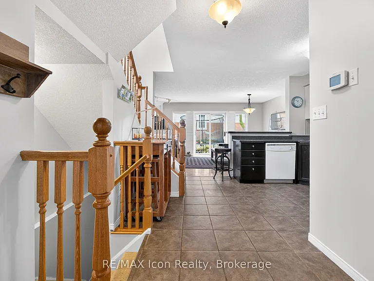 537 Beaver Creek Cres — Photo 9