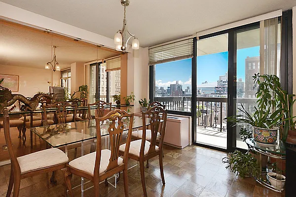 Sold by William Raveis Real Estate | media 2