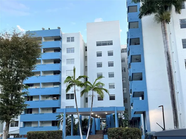 5050 NW 7th St APT 220, Miami, FL 33126