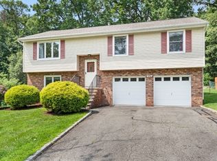8 Reidar Dr, Succasunna, NJ 07876
