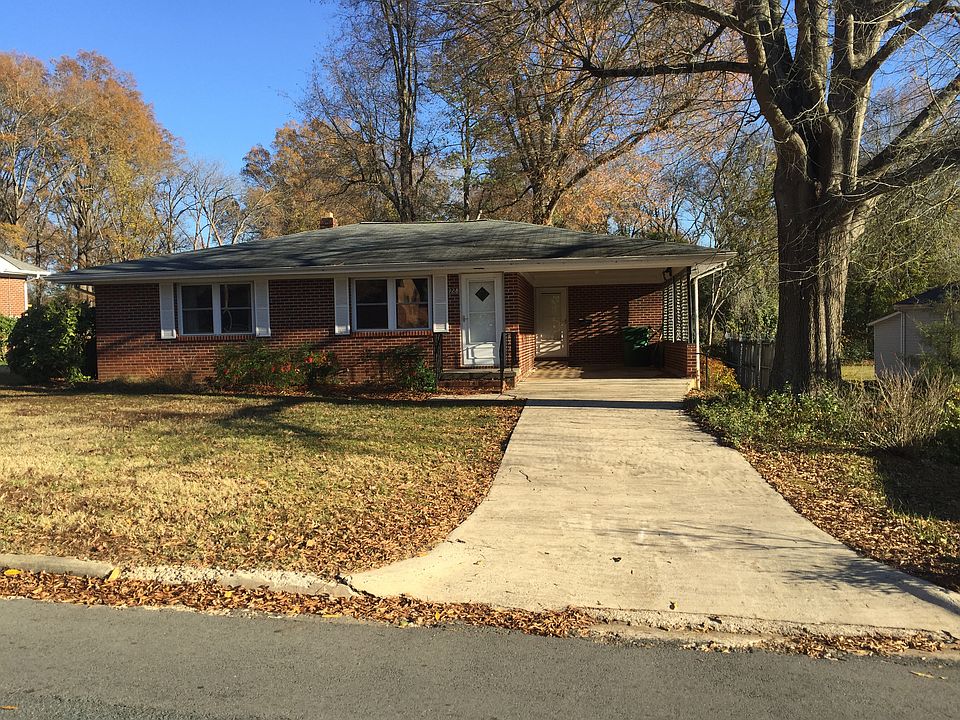 Well kept brick home