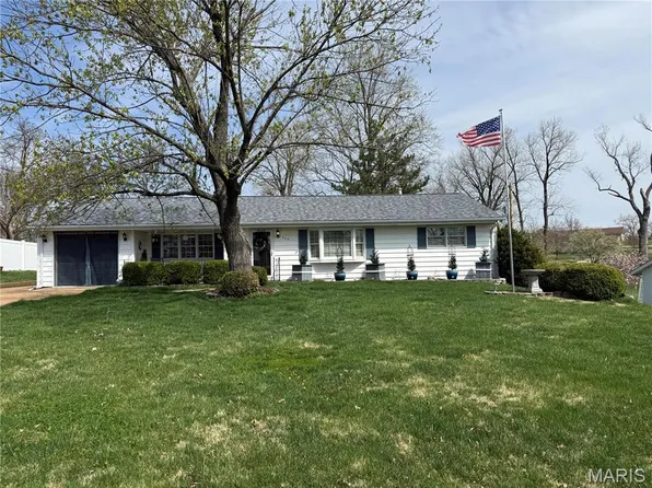 705 Connie Ln, Ballwin, MO 63021