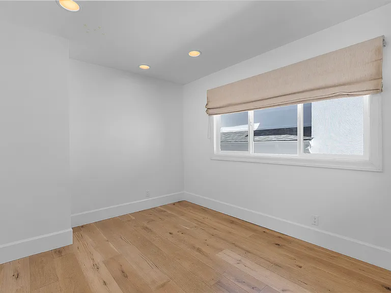 3200 N Poinsettia Ave — Photo 17