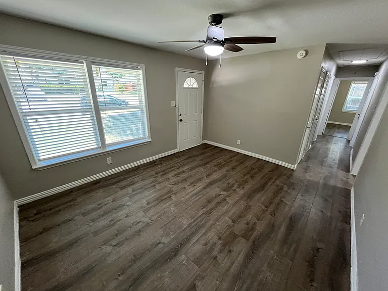 1809 Sycamore Dr — Photo 3