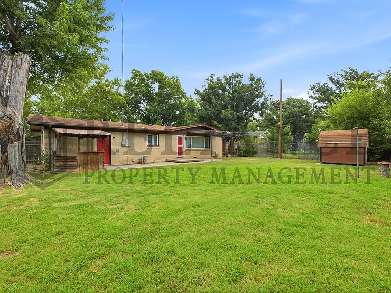 9923 W Binter Ln — Photo 7