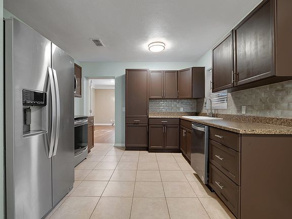 5th image of 2910 Jewell Dr