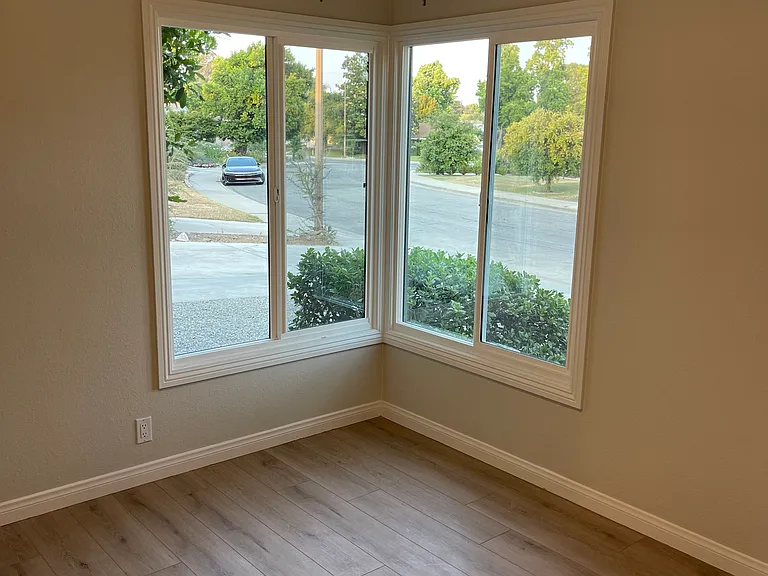 419 Saint Augustine Ave — Photo 5
