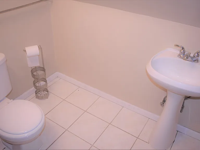 4835 W Congress Pkwy — Photo 19