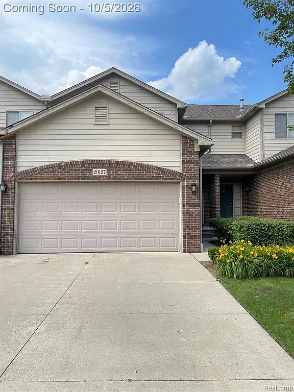 3 bed, 2.5 bath, 1767 sqft, $2,300 — Photo 2