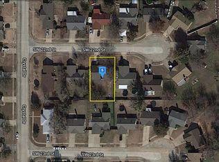 612 SW 22nd St, Moore, OK 73160