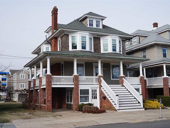 3rd image of 1008 B C Ocean Ave #A