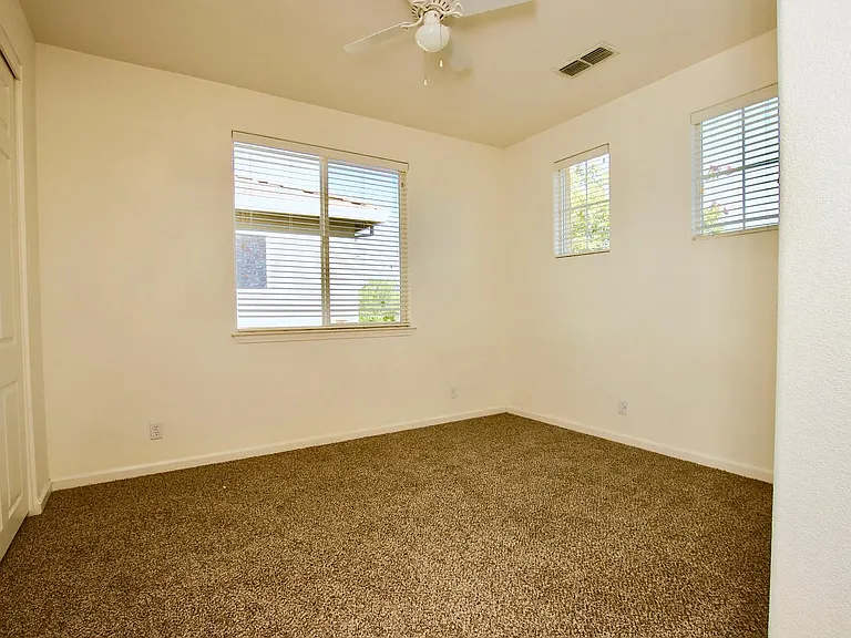 833 Round Hill Dr — Photo 18