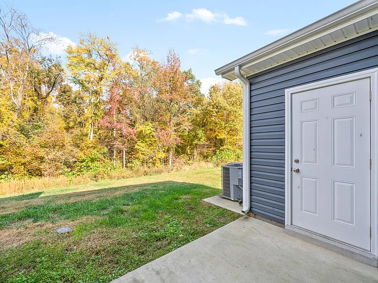 213 Woodland Valley Ln — Photo 30