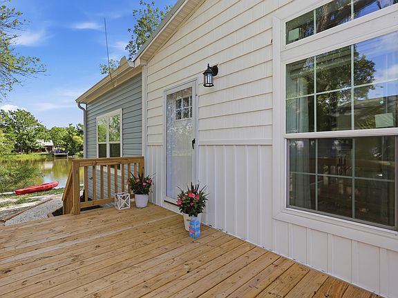 2nd image of 685 Coral Cir
